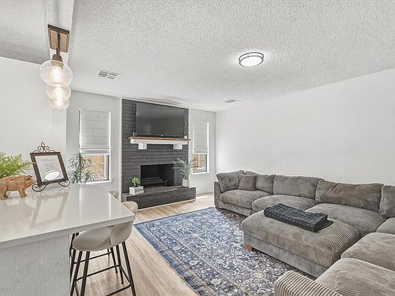 5th image of 2452 Stone Glen Dr