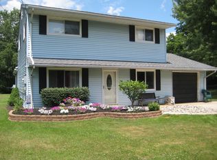 32 Emerald Rd, Kendall Park, NJ 08824