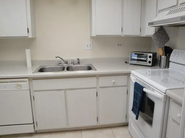 1 bed, 1.5 bath, 885 sqft, $1,745 — Photo 3