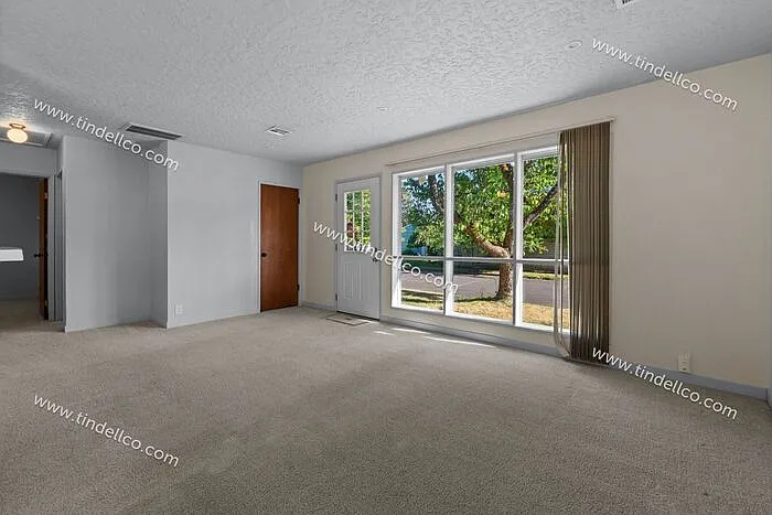 7927 N Olympia St — Photo 5