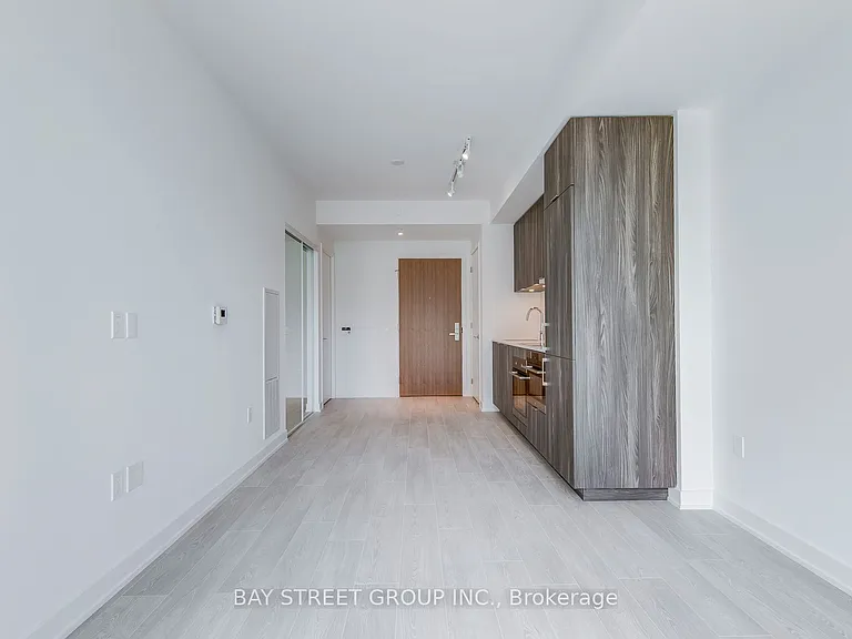 15 Queens Quay E #624 — Photo 5