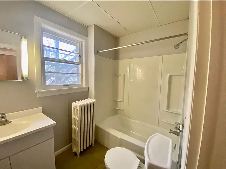 329 Lyon St NE #1 — Photo 8