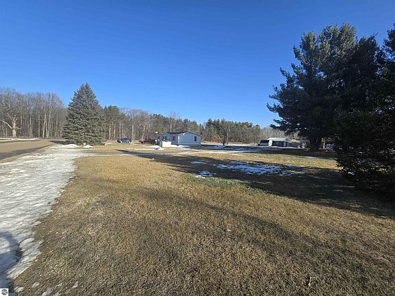 3rd image of 3990 N Ferris Rd