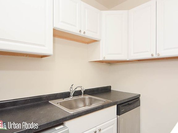 5th image of 3345 N Marshfield Ave #102-A
