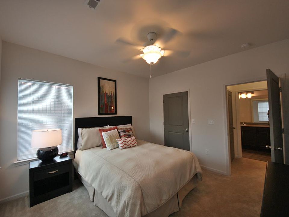 9ft ceilings