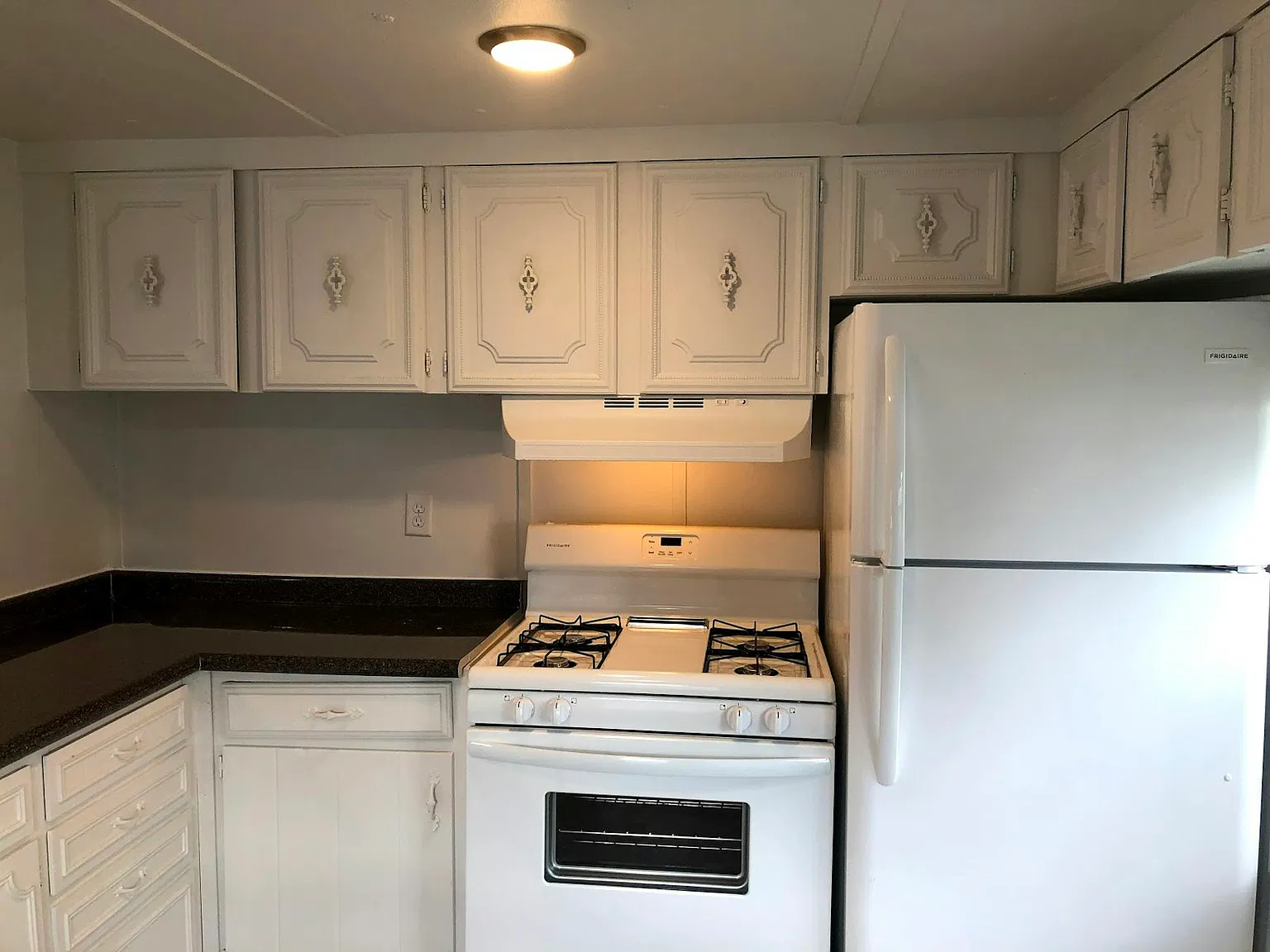 2716 Everett Drive — Photo 4