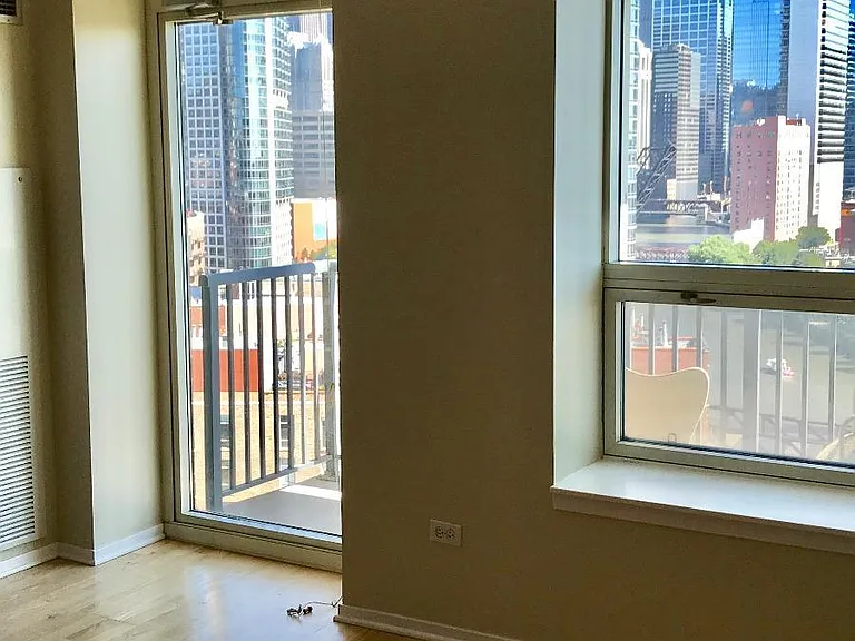 600 N Kingsbury St #1512 — Photo 14