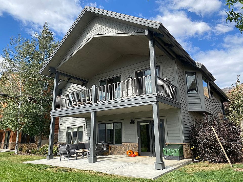 Upper Deck & Covered Patio
