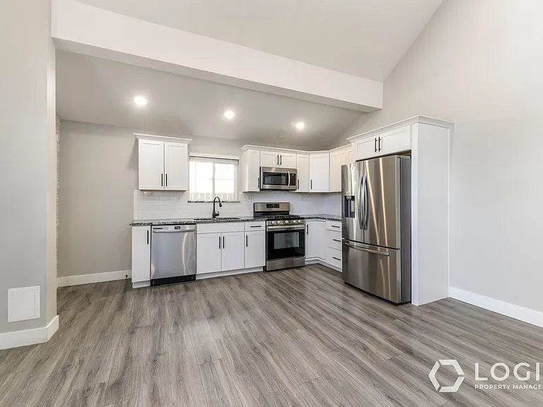 935 W 200 N — Photo 7