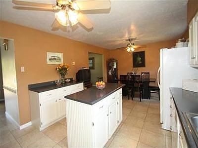 3rd image of 6347 Castle Hill Dr