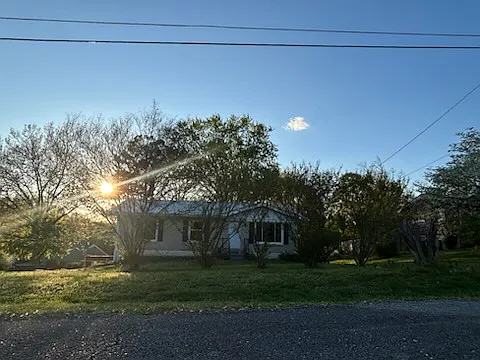 311 Roberta Dr — Photo 2