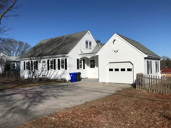 2 Villa Ave, Bristol, RI 02809