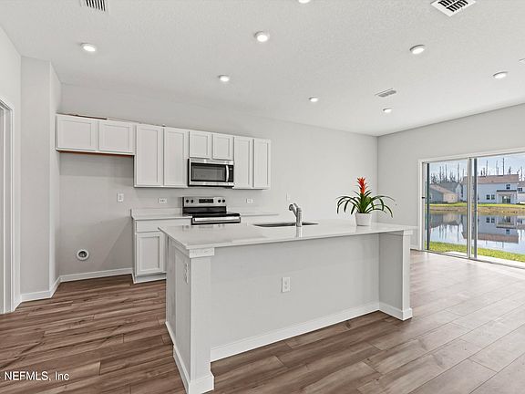 4th image of 14730 CASHEW Avenue #89