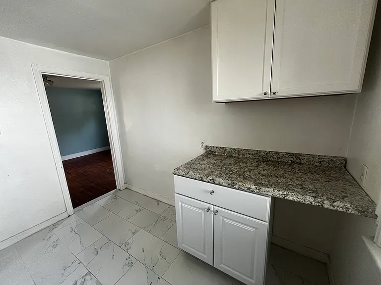 117 Wyoming Ave — Photo 2