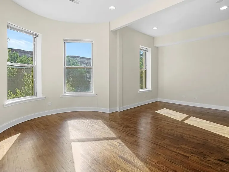 4544 S Indiana Ave — Photo 6