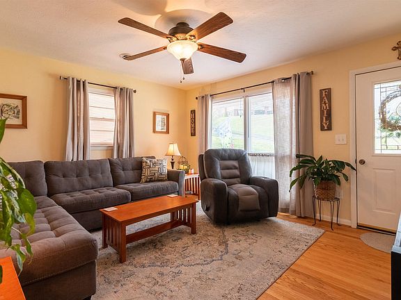 4th image of 1011 Dundee Dr