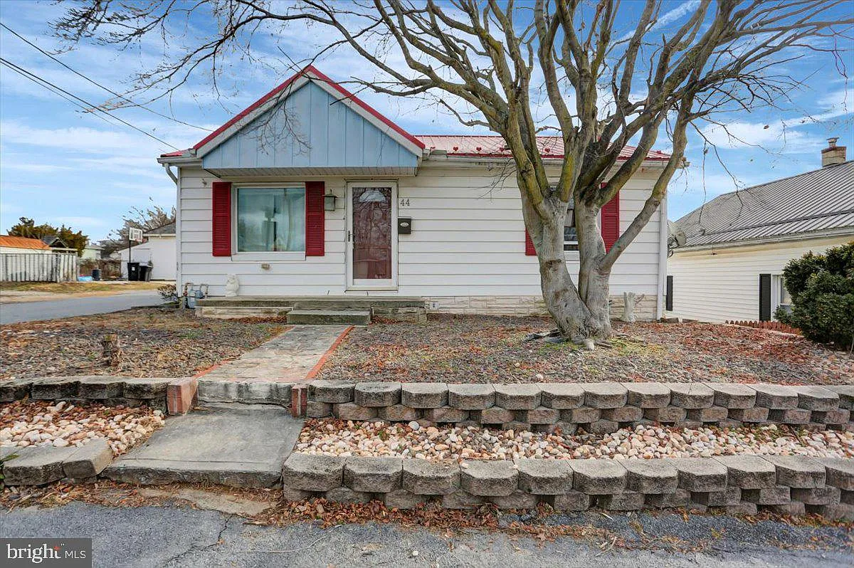 44 Conner Ave photo 1