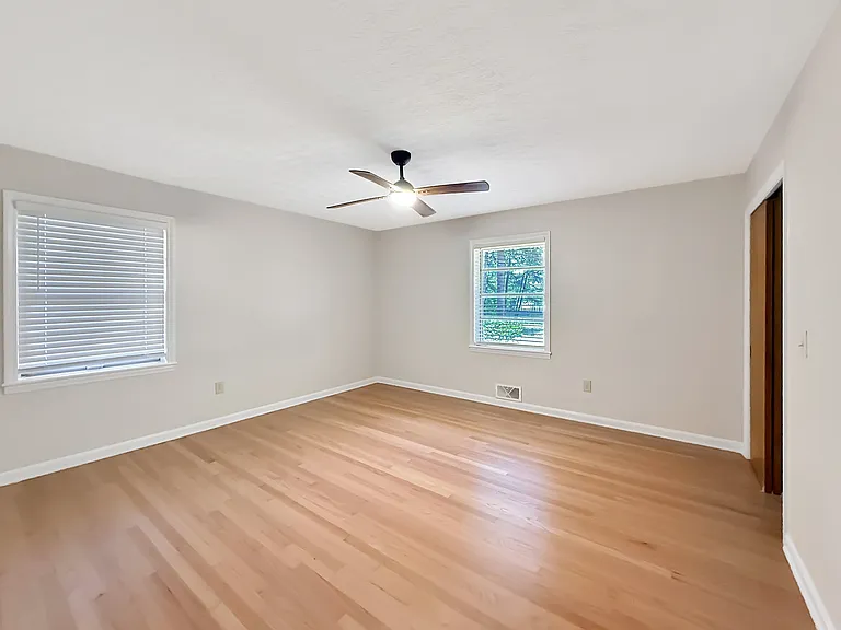 1595 Tulip Ln — Photo 4