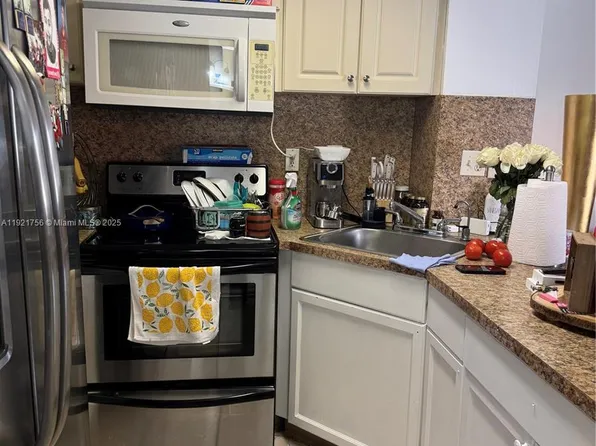 2158 W 60th St APT 13108, Hialeah, FL 33016