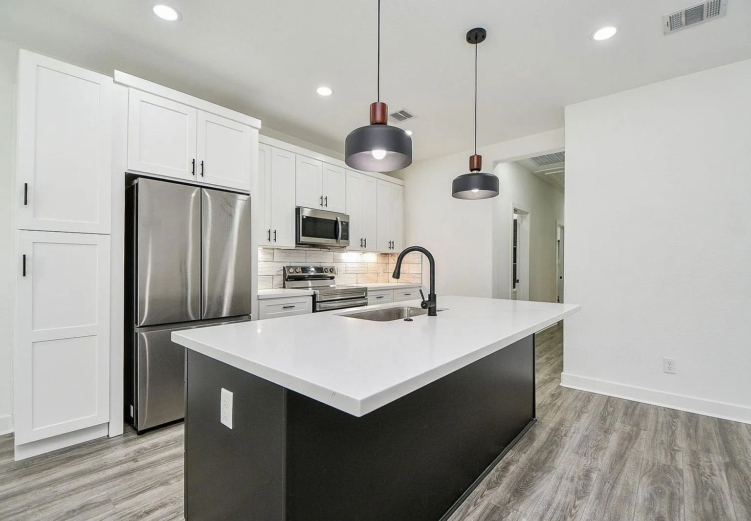 3 bed, 2.0 bath, 1213 sqft, $1,750 — Photo 3