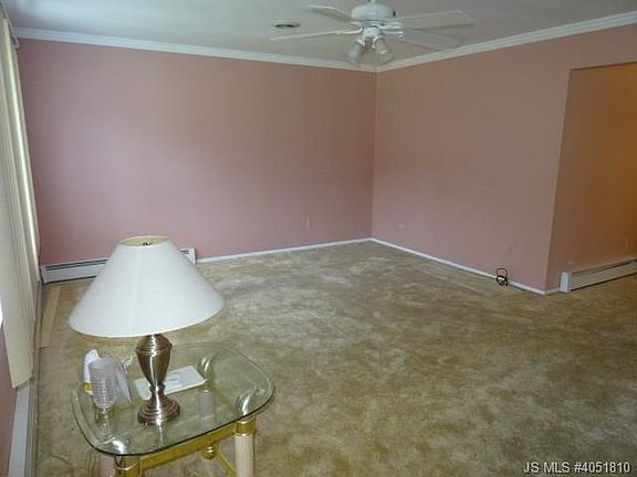 3rd image of 16 Zeeland Dr