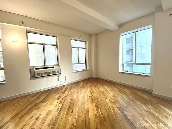4th image of 2928 41st Ave APT 606