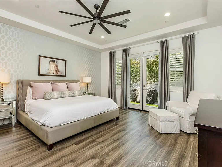 921 Camber Ln — Photo 12