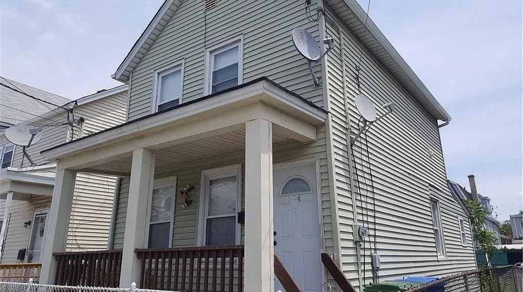 364 Stanford St photo 1