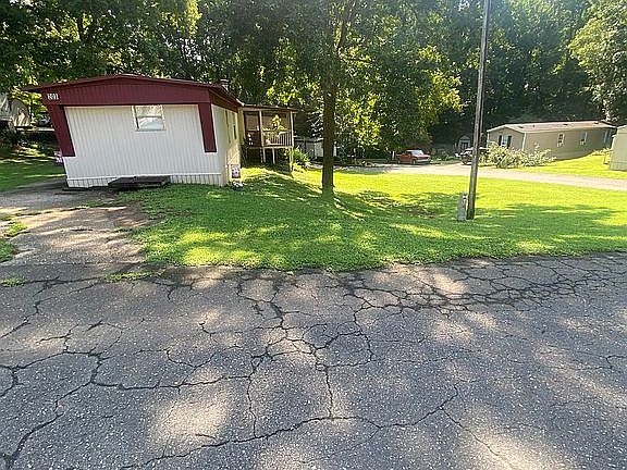 3rd image of 202 Brentwood Cir