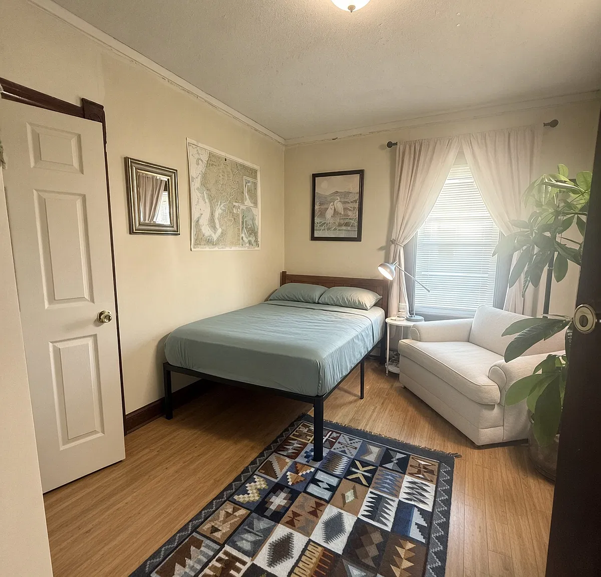 4 bed, 1225 sqft, $3,200 — Photo 3