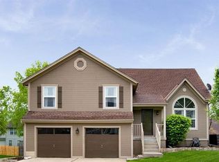 5321 NE Rainbow Cir, Lees Summit, MO 64064