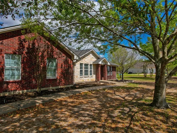 4203 Golden Eagle Dr, Bryan, TX 77808