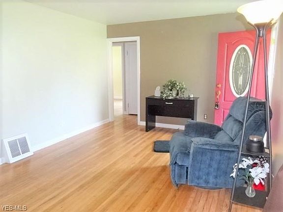 3rd image of 2381 14th St