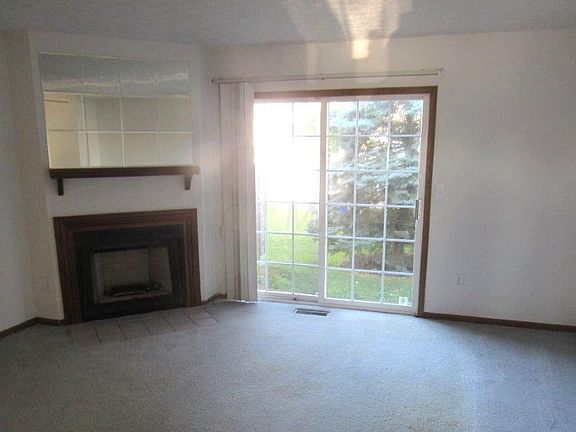 3rd image of 1697 Blackhorse Ln