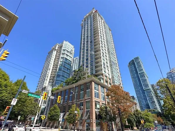 535 Smithe St #906, Vancouver, BC V6B 0H2