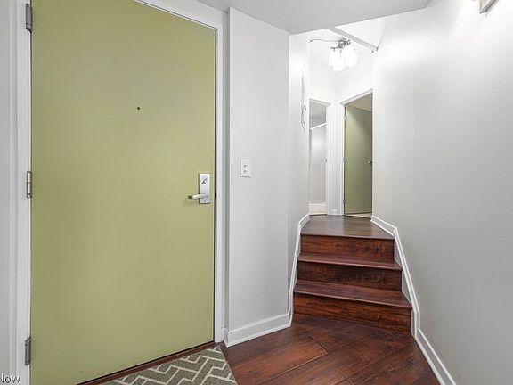 4th image of 1133 W 9th St APT 210