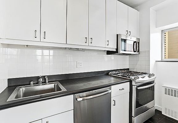 5th image of 360 E 88th St APT 8C