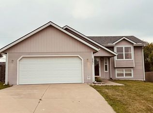 1731 SW Stone Crest Dr, Topeka, KS 66615