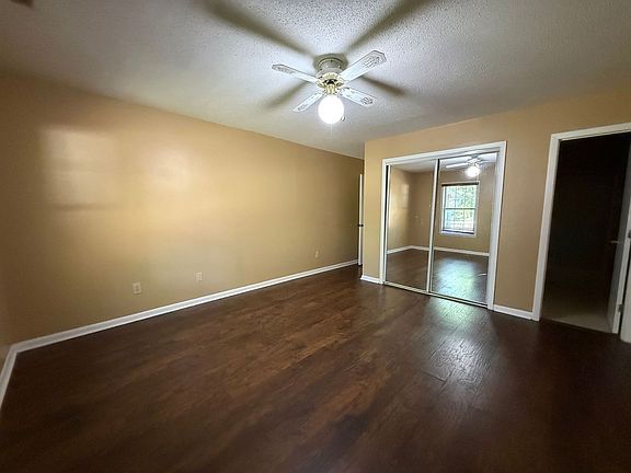 5th image of 415 Mark Ln