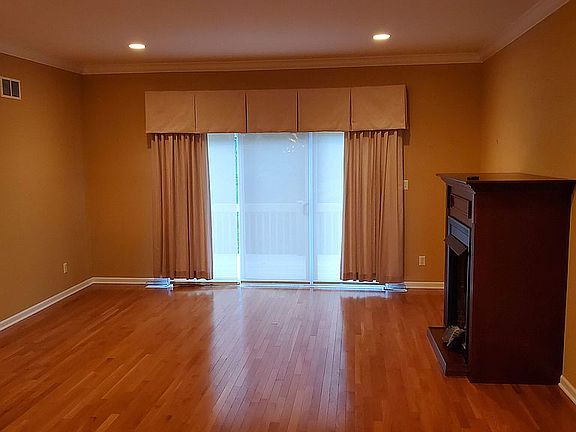 3rd image of 8787 Forest Glen Ct