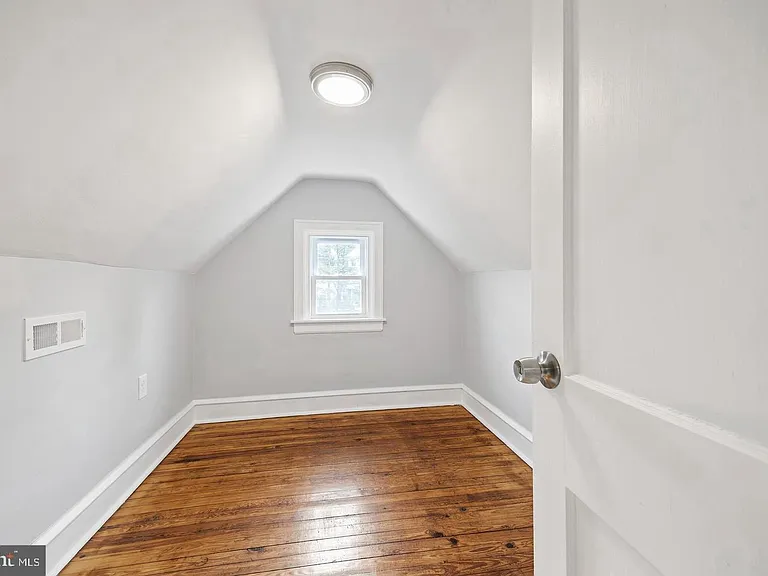 541 E Church Rd — Photo 32
