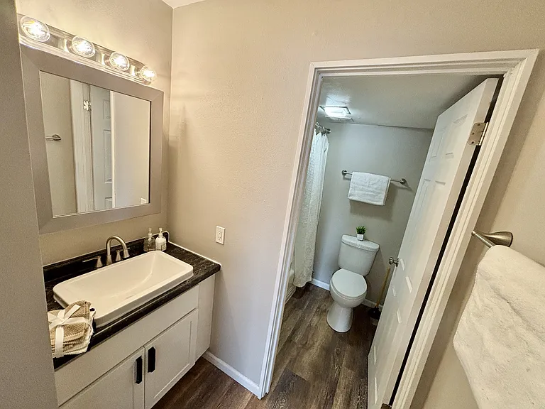 Town's Edge Apartments — Photo 88