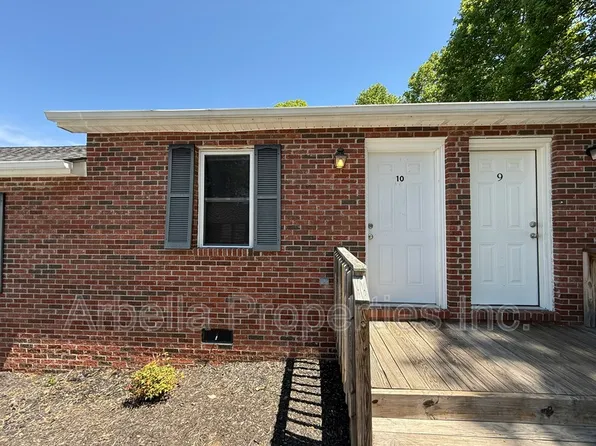 1909 Cherokee Rd #10, Johnson City, TN 37604