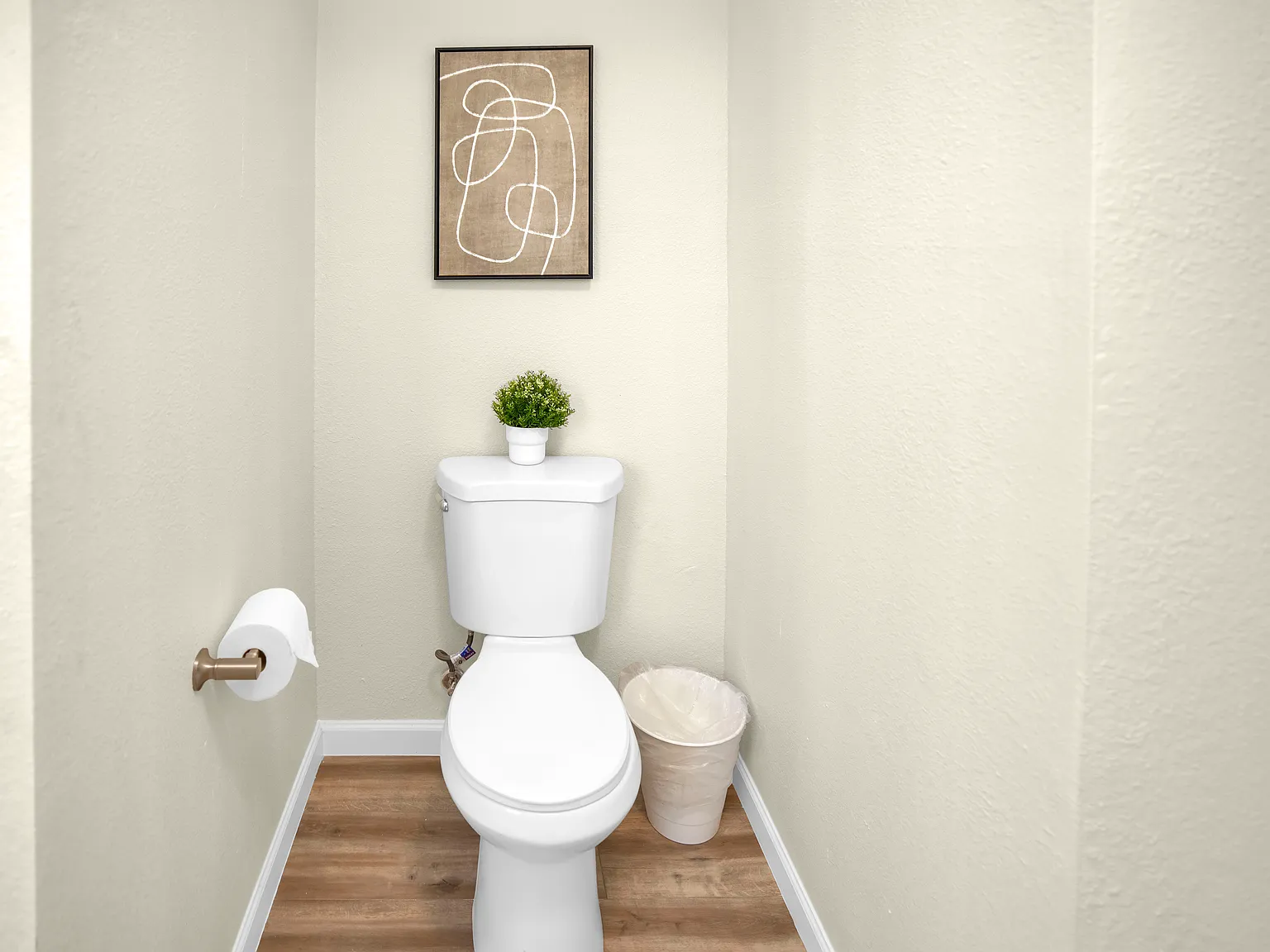 Studio, 200 sqft, $800 — Photo 3