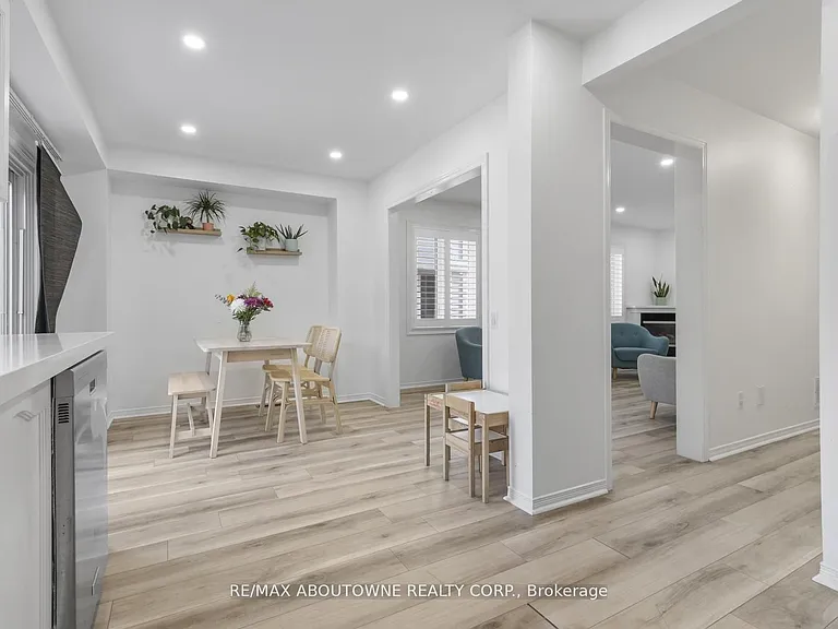 30 Harnesworth Cres — Photo 15