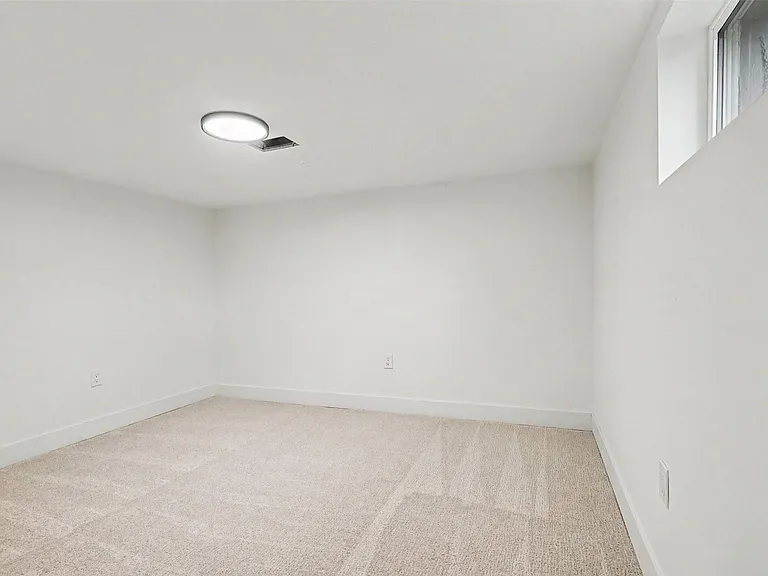 5645 W Virginia Ave — Photo 19