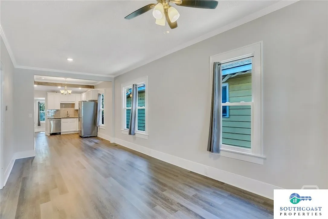 3 bed, 2.0 bath, 1296 sqft, $1,700 — Photo 3