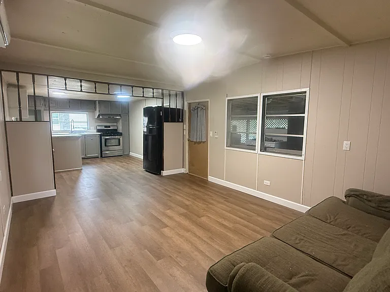 211 Fir St — Photo 2