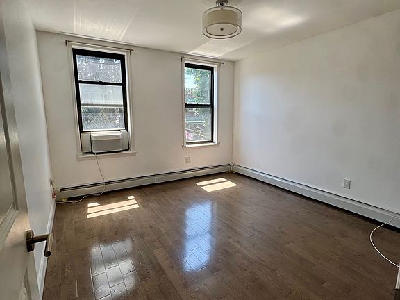 2nd image of 4434 Matilda Ave APT 4
