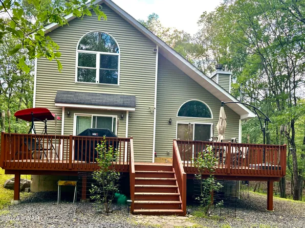 122 Sandstone Dr, Dingmans Ferry, PA 18328